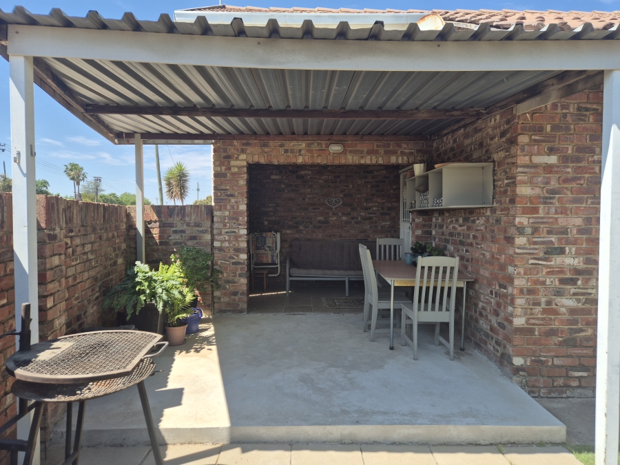 2 Bedroom Property for Sale in La Hoff North West